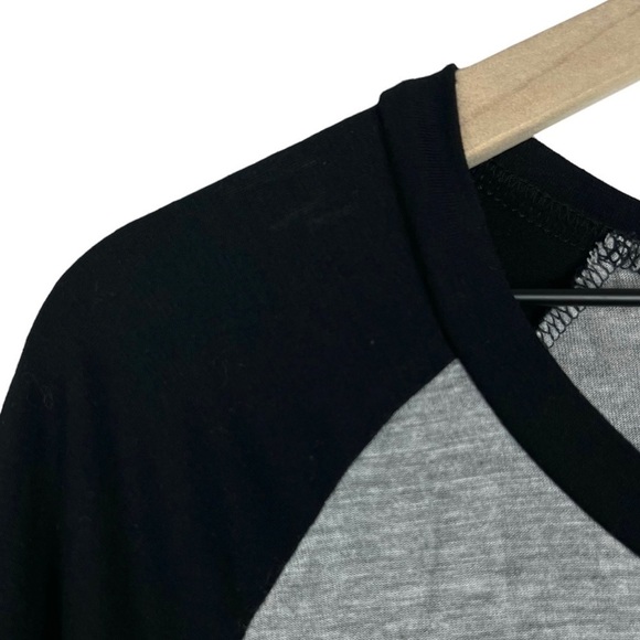 STRANGER THINGS Crop Top Graphic T Shirt Baseball Friends Don’t Lie Size Large - Picture 6 of 9